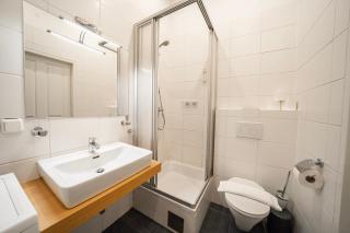 3 king-size beds, 15 min from Vienna Hauptbahnhof, ground floor - 8