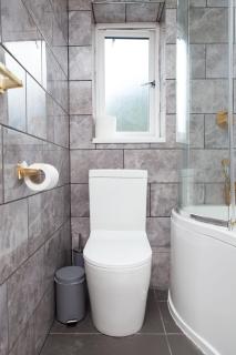 Luxurious Edinburgh Townhouse with Hot Tub - 3