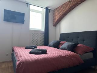 Classy Refined Apartment - 1