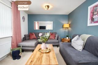 Three BR House By MyStayUK Short Lets & Serviced Accommodation Coventry With Free Parking & Free Wifi - 6
