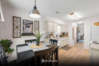 Near Ark Private Parking Patio 2 bed 1&half Bath - 0