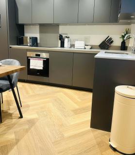 Spacious & Modern 2BED Apartment in Birmingham - 2