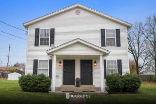 Entire Duplex Close to ark with Private Parking - 0