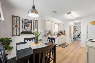 Entire Duplex Close to ark with Private Parking - 5