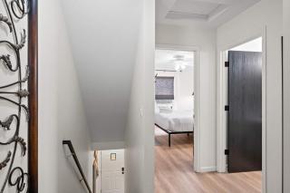 Entire Duplex Close to ark with Private Parking - 1