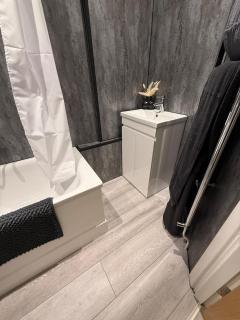 Stylish 2-Bed Flat - 15-Min Walk to London Bridge - 2