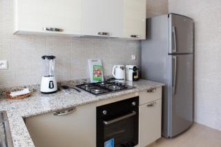 Upscale 2BR Apartment with Luxurious Touches & Pool - 1