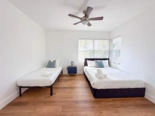 Family Pool Retreat 3 BR House for more than 8 Guests - 5