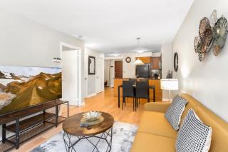 High-Rise Skyline Suite Sleeps 5 Steps to SQ1 - 5