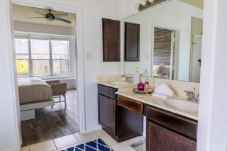 5BR BIG Home in Tomball, Game Room 10 pax - 4