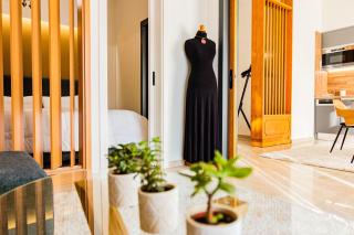 Alice's Home Away From Home - 6