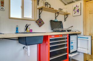 New Mexico Desert Hideaway! Pet-Friendly Tiny Home - 2