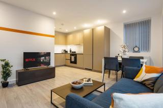 2 Bedroom Apartment - Close to Central London - Smart TV's & PRIVATE BALCONY- Parking Available - 7