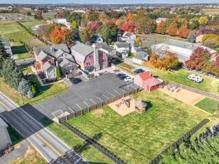 Legacy Manor 13 bedrooms Sleeps 26 - 9