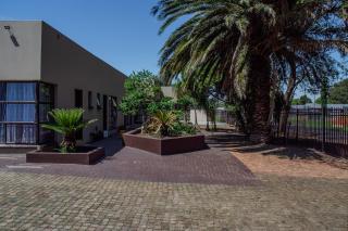 18 Churchill Avenue - 3