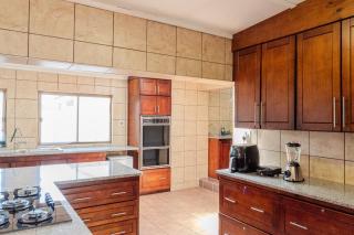 18 Churchill Avenue - 1