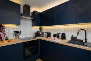 Gad Suite - Modern 2BR Apartment with Parking & WIFI - 6