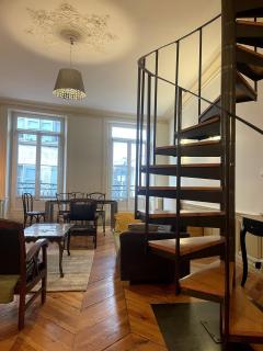 Le charme du Puy dans une ancienne verrerie - 8