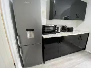 Central Cardiff townhouse for groups - 6