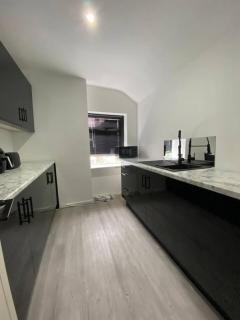 Central Cardiff townhouse for groups - 1