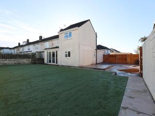 Church Leaze by N And N Stays, Huge 6 bed house all ensuite rooms, Contractor Friendly, Close to YTL Site, Private Parking and Fast Wifi - 2