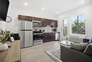 Bright 1BR unit in the Fairmount Square building - 7