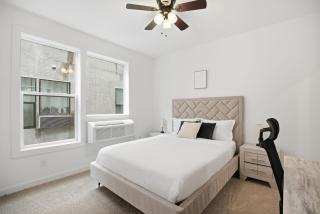 Simple, modern 1BR in Fairmount Square - 6