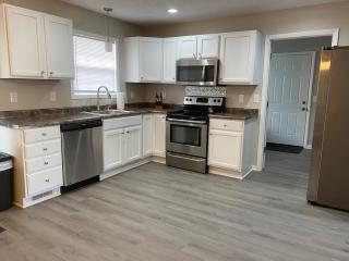 Beautiful Waterfront Ranch - 7