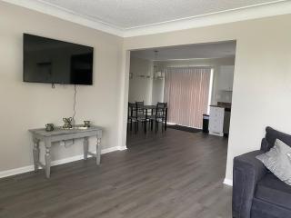 Beautiful Waterfront Ranch - 5