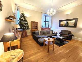 Luxury 5 bedroom Riverside home in town centre - Pass the Keys - 0