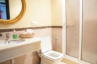 Appartement Confortable avec Salon et Cuisine Américaine Emplacement Idéal près du McDo et de la Plage - 2