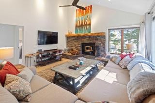 Luxury 3BR 3BA Condo Steps from Canyon Lodge Lift - 0