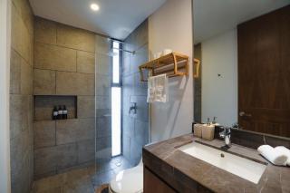 Modern 2BR Apartment - Jacuzzi Rooftop Pool & Gym - 2
