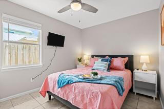 Sunset Retreat TOO - 2BR - 4 Min Walk to Beach - 5