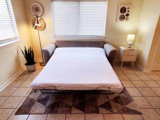 The Sand Dollar - King Bed - 6 Min Walk to Beach - 5