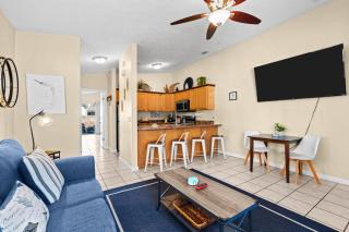 5 Min Walk to Sand - King Bed - Private Yard - 4