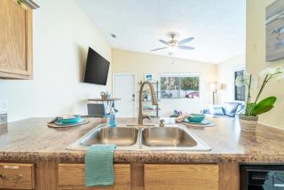 5 Min Walk to Sand - King Bed - Private Yard - 1