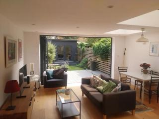 Ensuite Bedroom in Modern Flat - 0