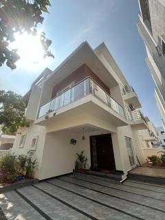 Luxury Airport Villa-Perfect for Family & Business - 0