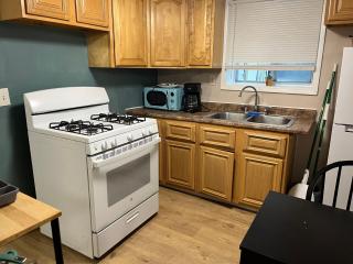 Cozy Apt near BU, Lourdes, UHS - 3