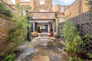 Spacious Battersea Flat with Garden - 6