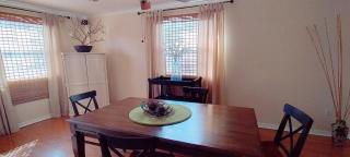 House Close to Downtown, Airport, Raymond James Stadium, and Many More Places - 1