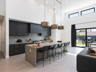 Luxe - Solstice Retreat - Heated Pools - 2 Homes - 3