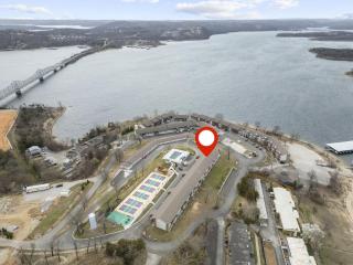 Lake Breeze Getaway - 8