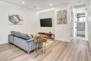 Modern 3BR with King Bed, Gated Pool and BBQ Oasis - 9