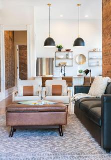 East Main Your Merry Modern Downtown Getaway - 5