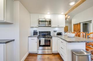 Fully Updated! Zanesville Home with River Views - 2