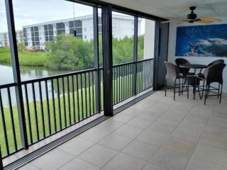 Walk to Beach • Pool Access + Balcony Views - 9