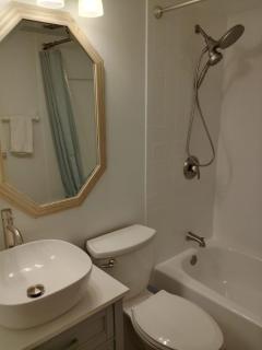 Walk to Beach • Pool Access + Balcony Views - 6