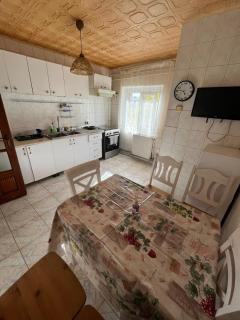 Dominic - 4 Mins from center - 6